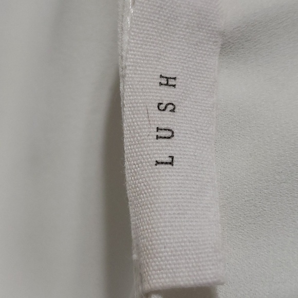 Lush.  Soft & Silky White Blouse; V-Strap Neck line; Key Hole Closure EUC Size S - Picture 12 of 13
